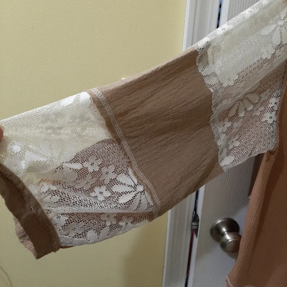 POL Tan and Cream Lace Sleeve Top - Picture 3 of 5
